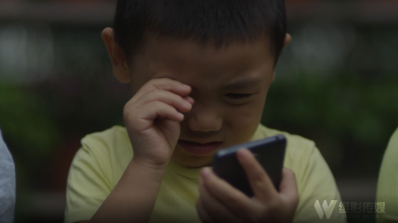 公益广告系列-手机《孩子的视界》